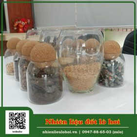 Nhiên liệu đốt lò hơi: viên nén gỗ, viên nén trấu, bã điều, trấu nghiền, mùn cưa,... Nhiệt trị cao, đốt ổn định, giúp tiết kiệm chi phí và giảm phát thải CO₂.